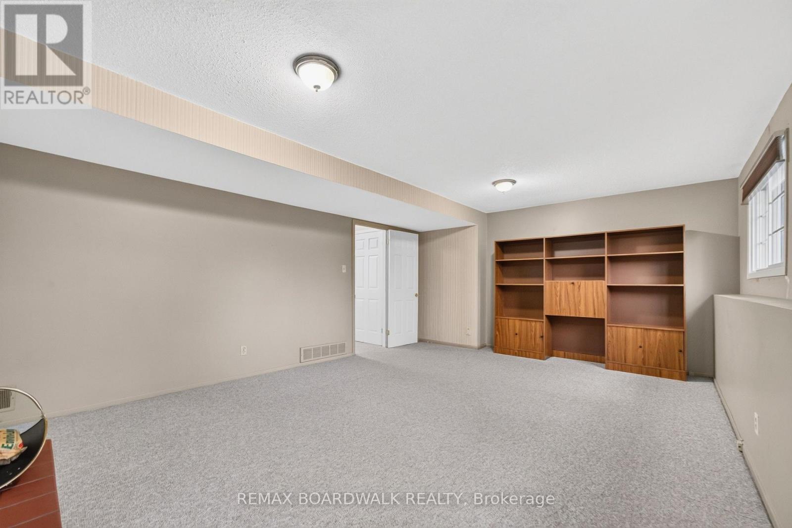 Condos for Sale in Ottawa – 20 TRIPP CRESCENT, Ottawa – By Peter Sagos - Image 32