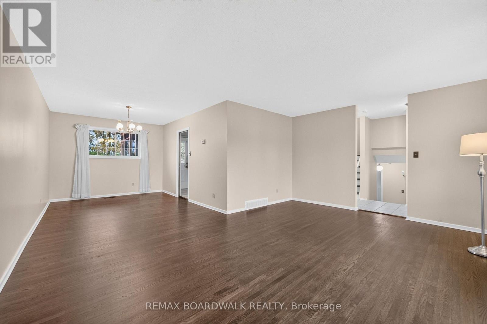 Condos for Sale in Ottawa – 20 TRIPP CRESCENT, Ottawa – By Peter Sagos - Image 8