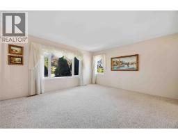 Mud room - 913 Wedgewood Avenue, Sarnia, ON N7V3E8 Photo 7