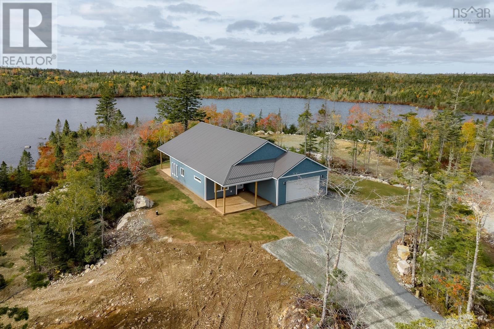 100 Lakepoint