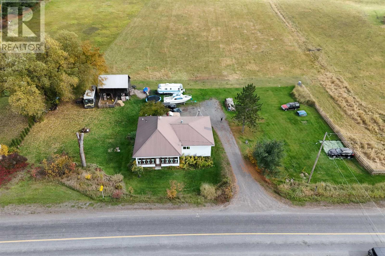 1618 HWY 638 photo 3