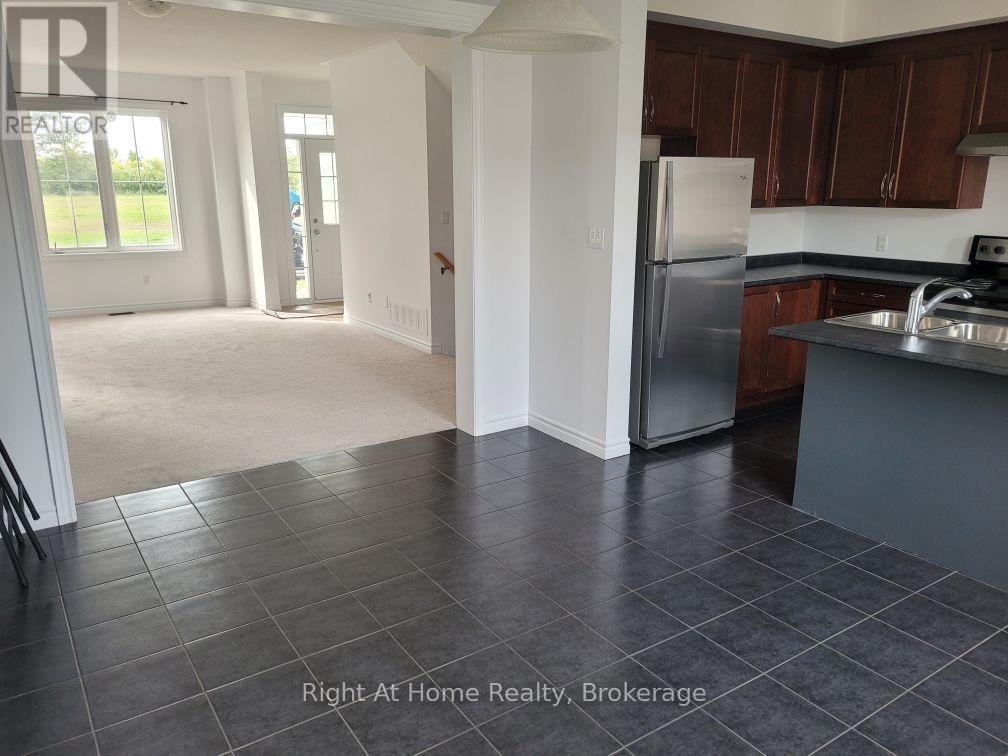 294 Brookhill Boulevard, Clarington, ON photo 3