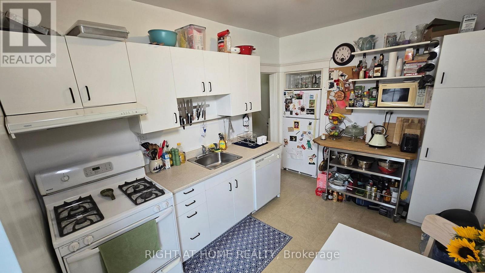 261 GRACE STREET - 16