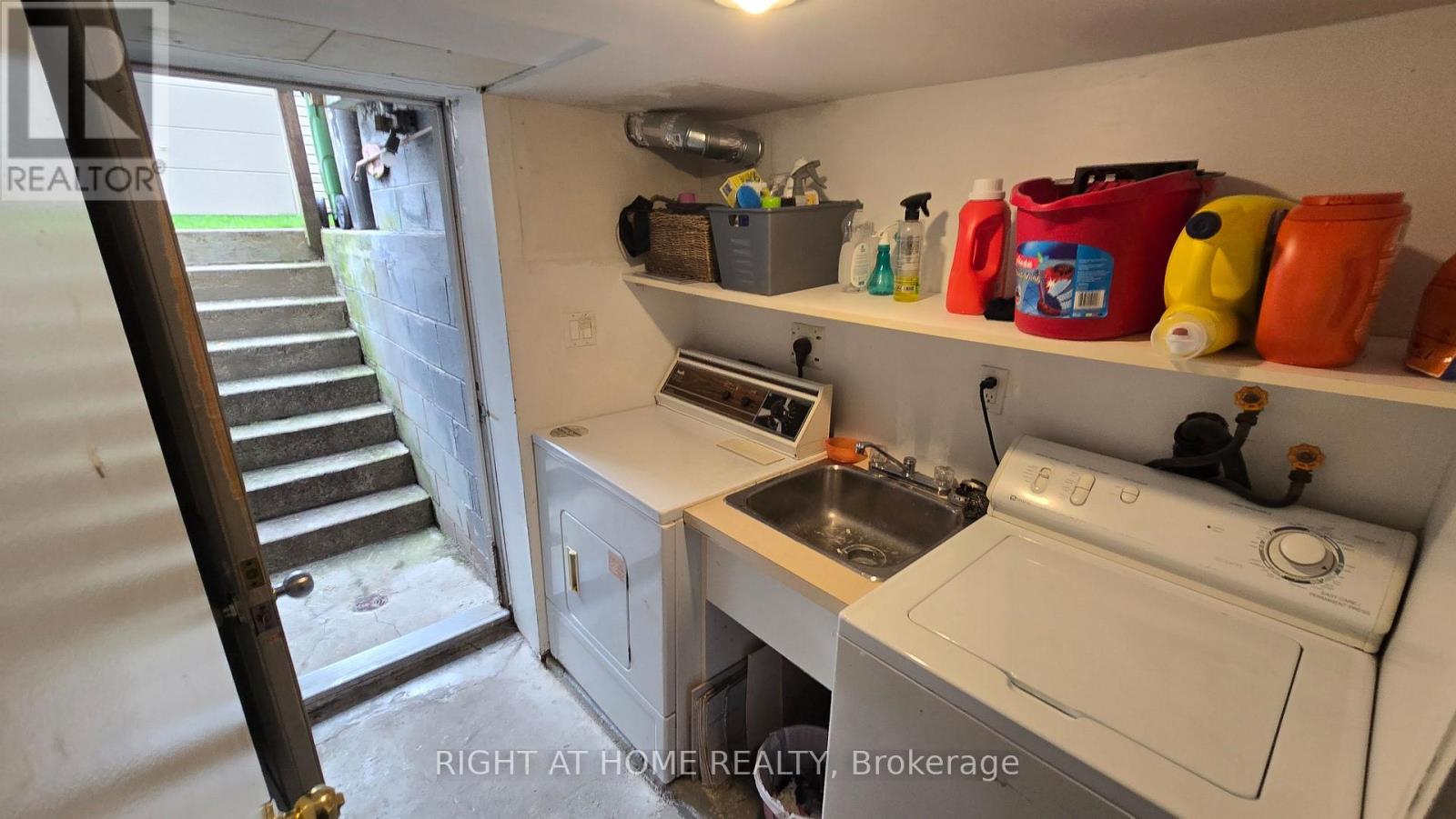 261 GRACE STREET - 8