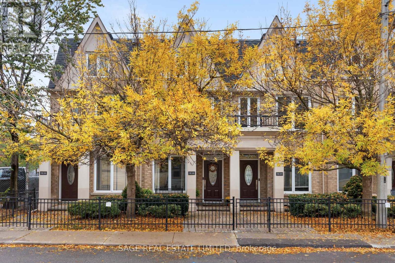 TH06- 140 Bathurst Street, Toronto, ON photo 3