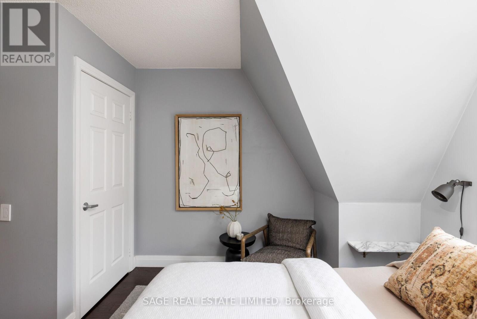 #TH06 140 BATHURST STREET - 34