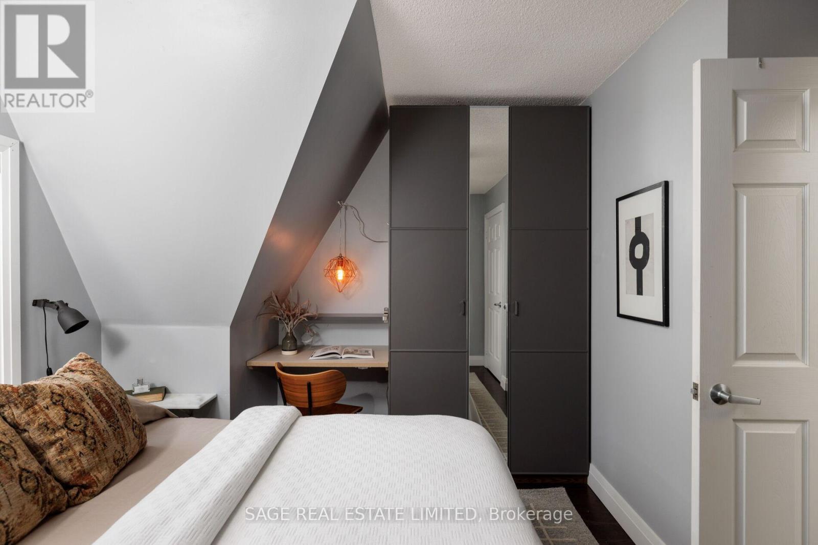 #TH06 140 BATHURST STREET - 35