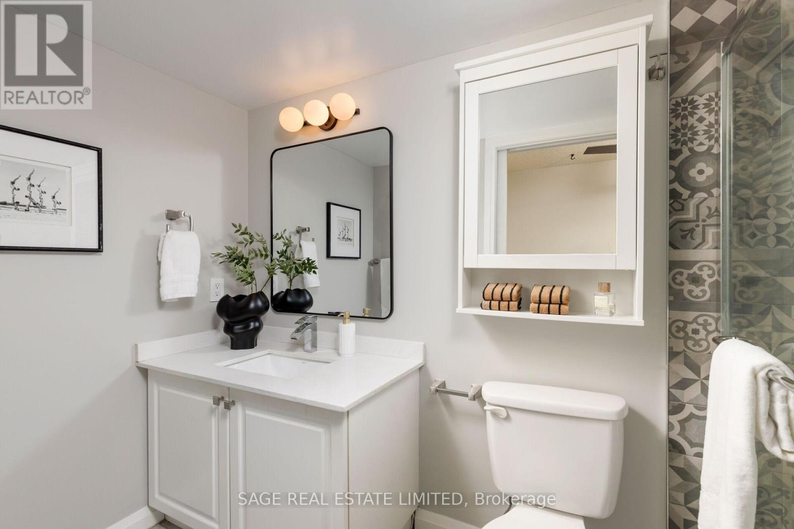 TH06- 140 Bathurst Street, Toronto, ON photo 40