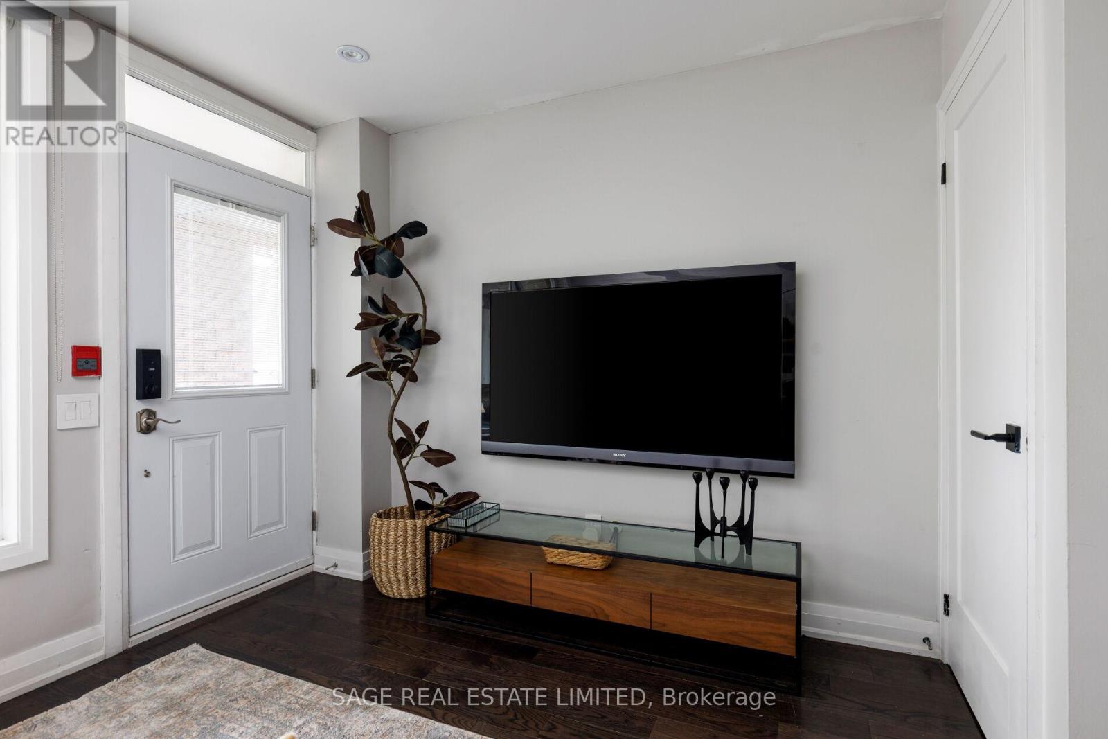 TH06- 140 Bathurst Street, Toronto, ON photo 9