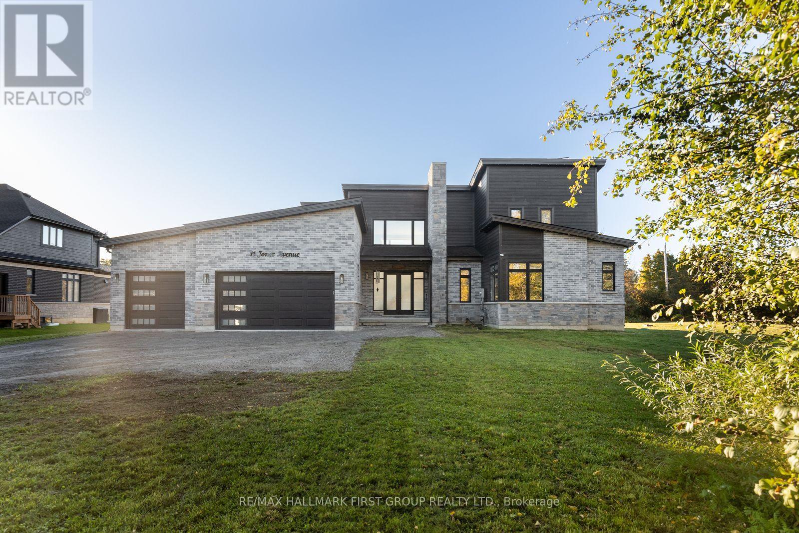 11 Jones Avenue, Clarington, ON photo 2