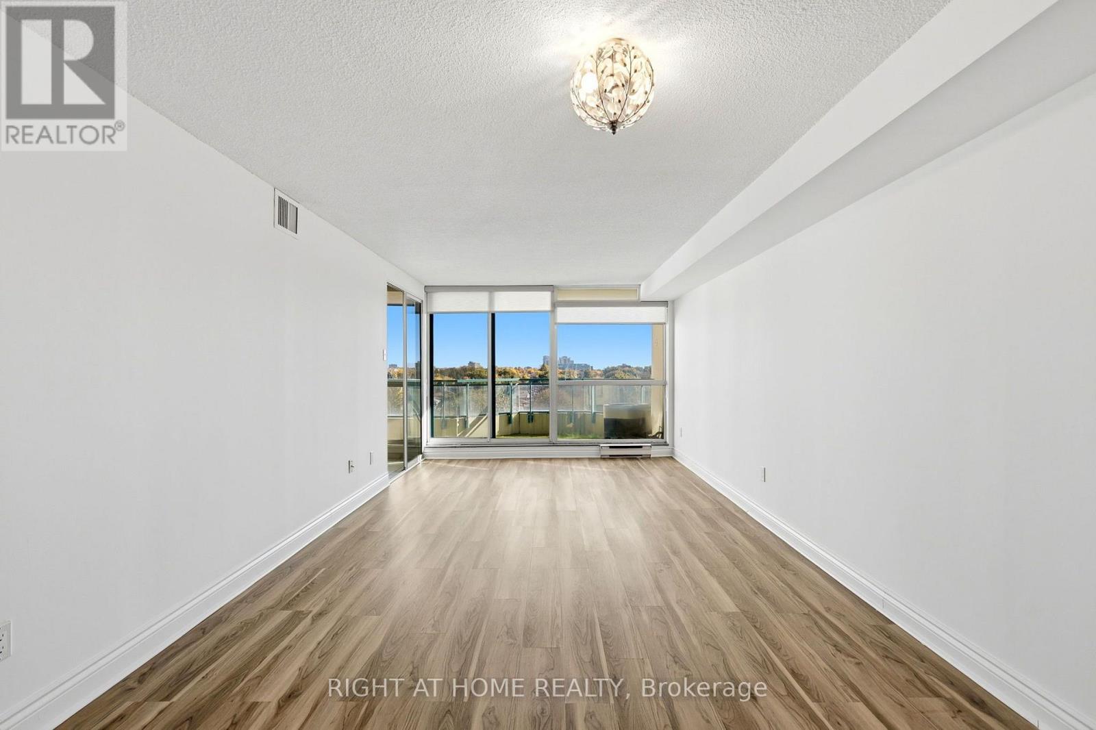 816- 4727 Sheppard Avenue East, Toronto, ON photo 8