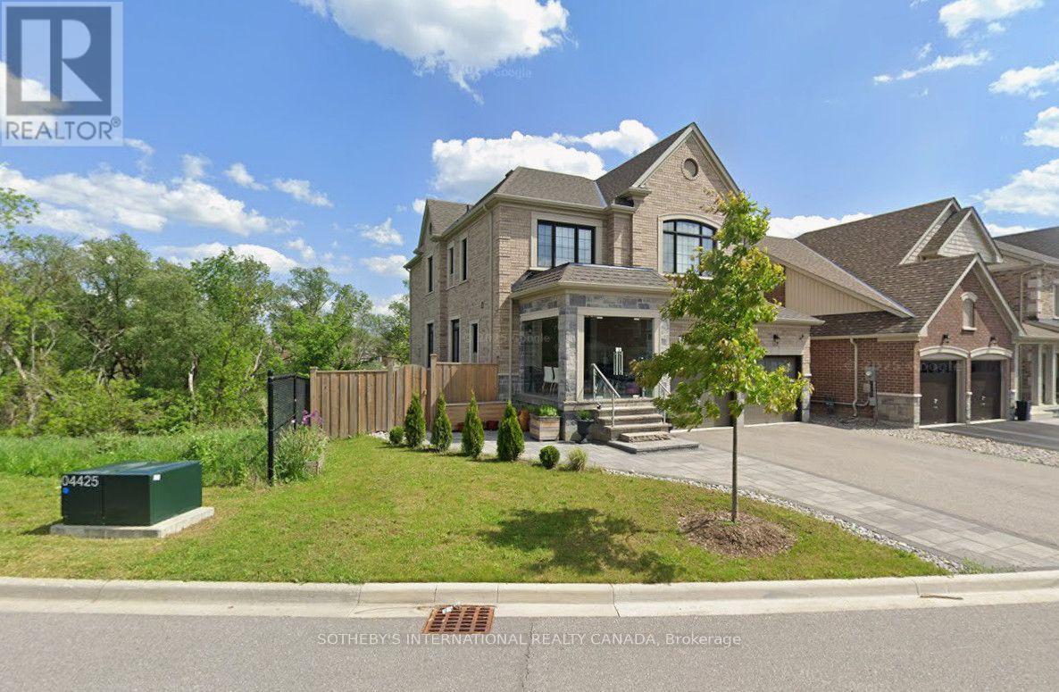 60 Sharonview Crescent, East Gwillimbury, ON photo 1