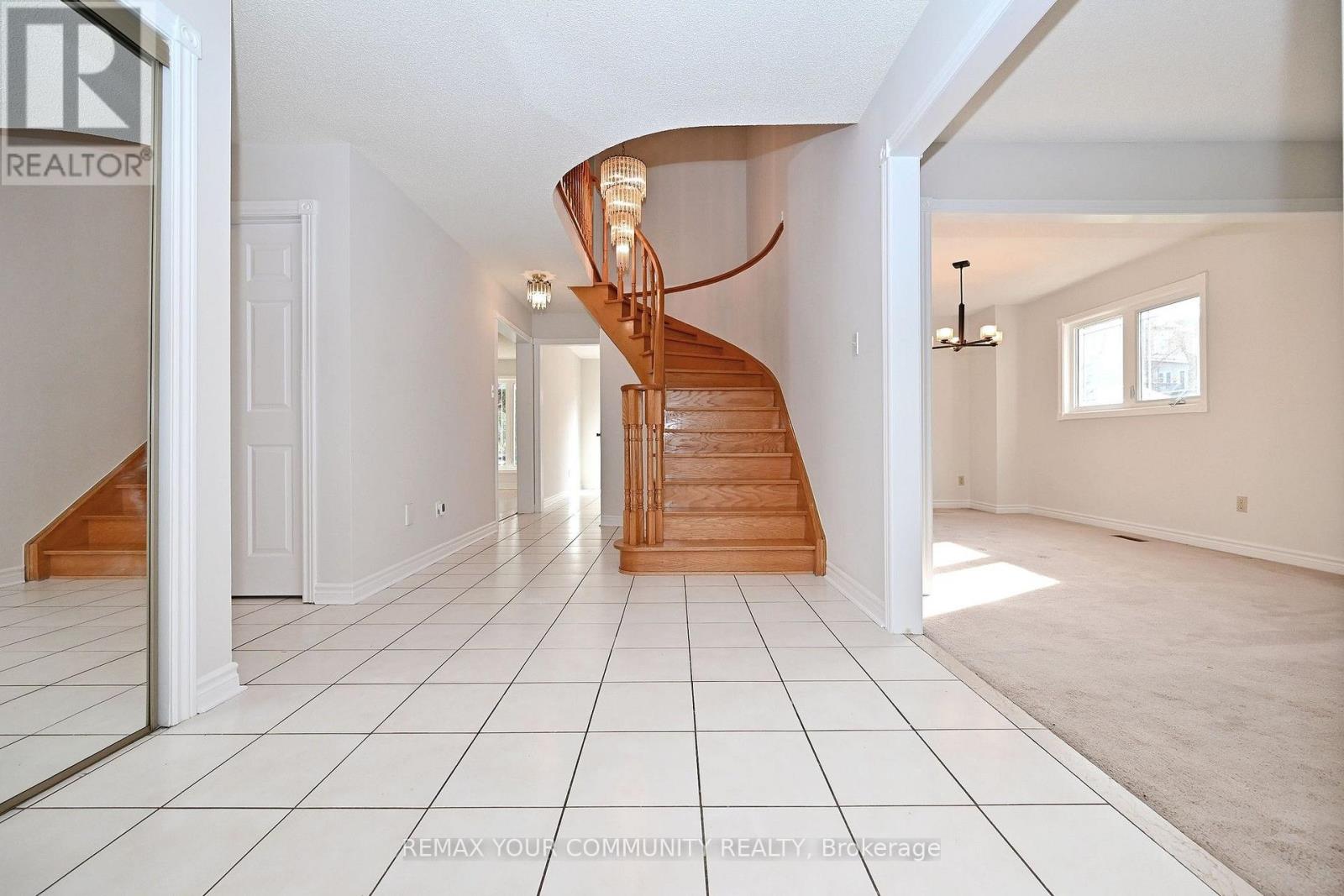 38 Muster Court, Markham, ON photo 4
