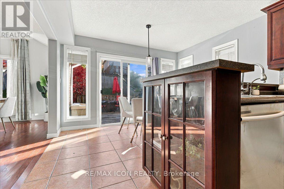 382 Mountain Laurel Crescent, Kitchener, ON photo 15