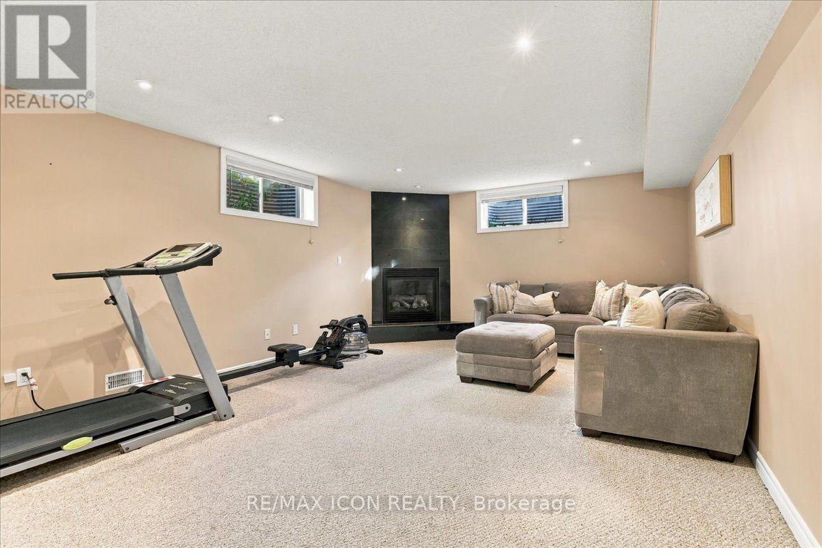 382 Mountain Laurel Crescent, Kitchener, ON photo 35
