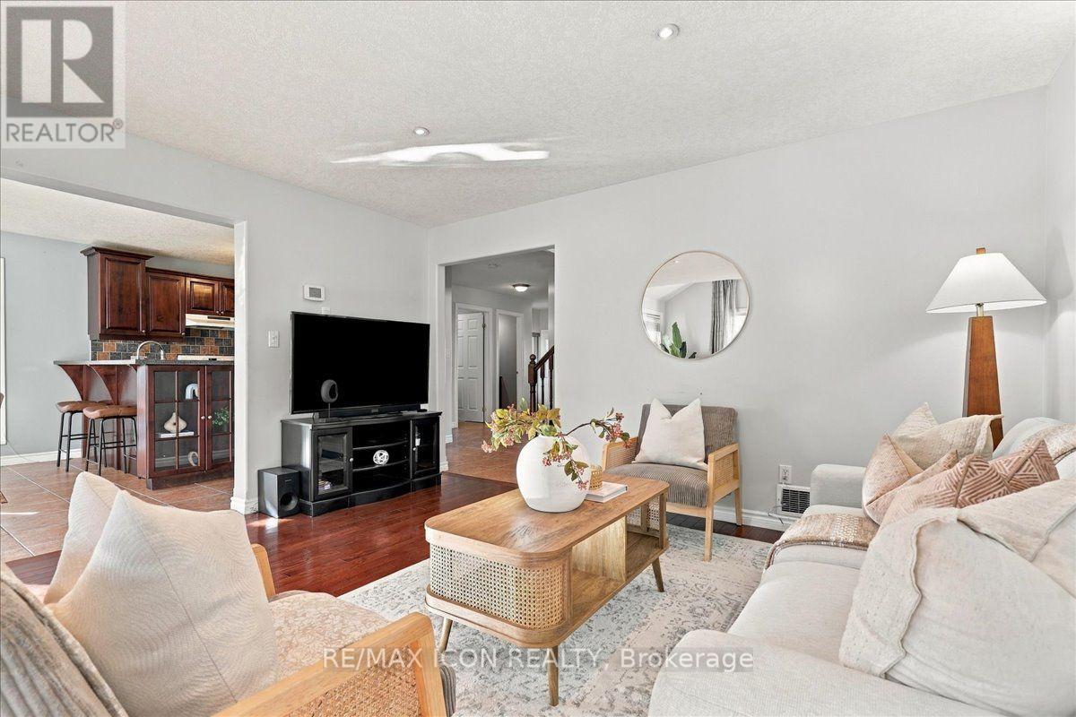 382 Mountain Laurel Crescent, Kitchener, ON photo 9