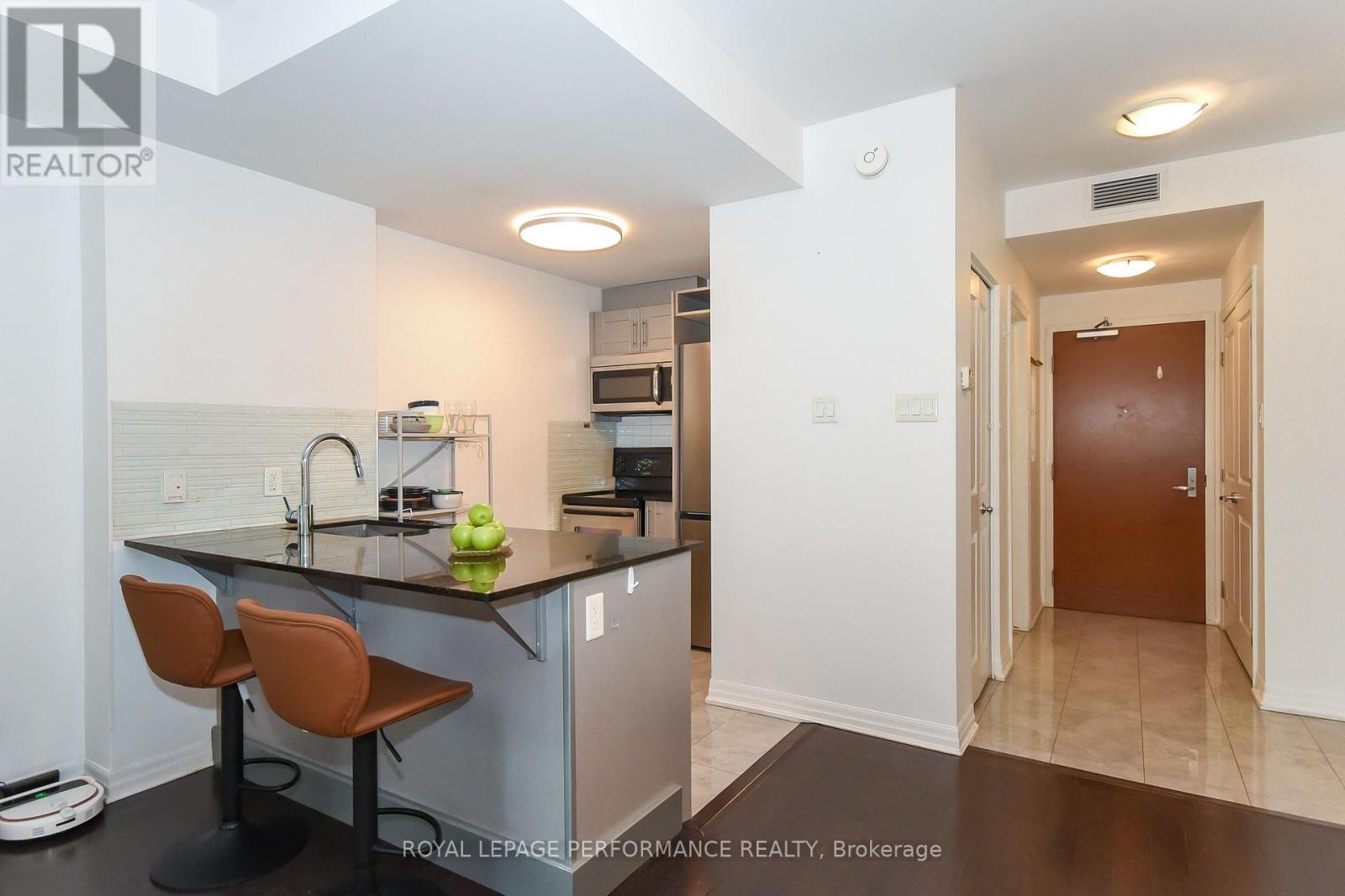 1808 - 242 Rideau Street