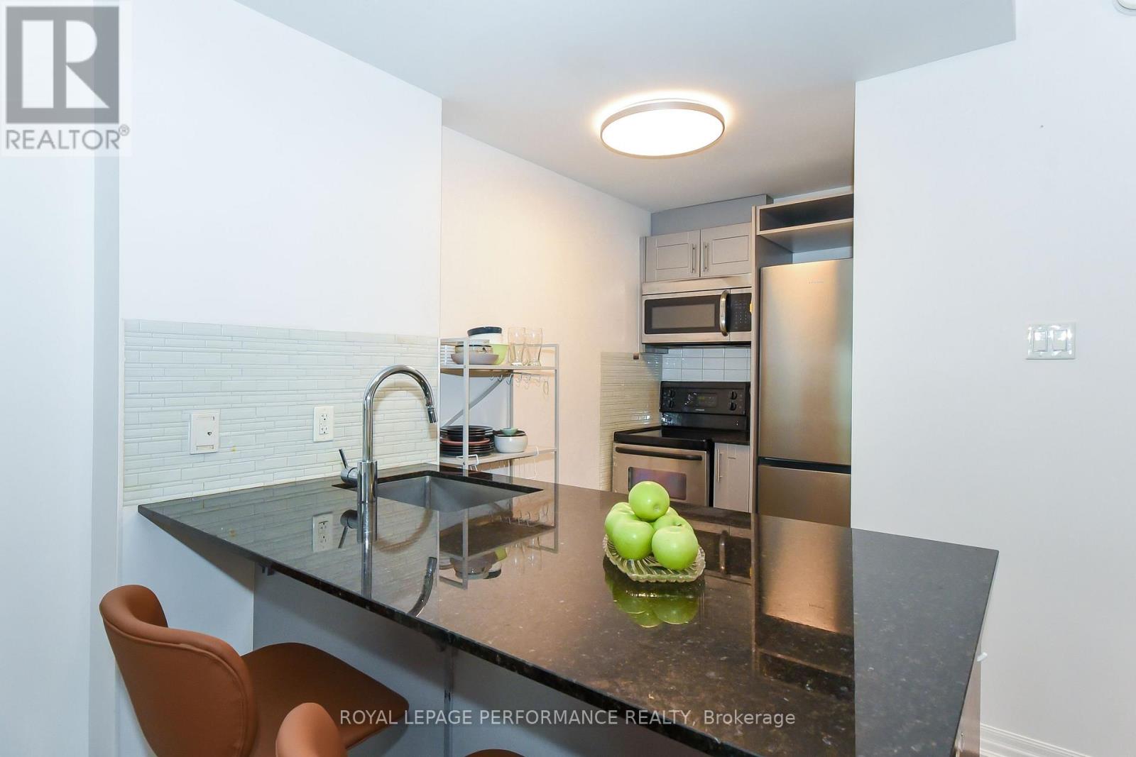 1808 - 242 Rideau Street