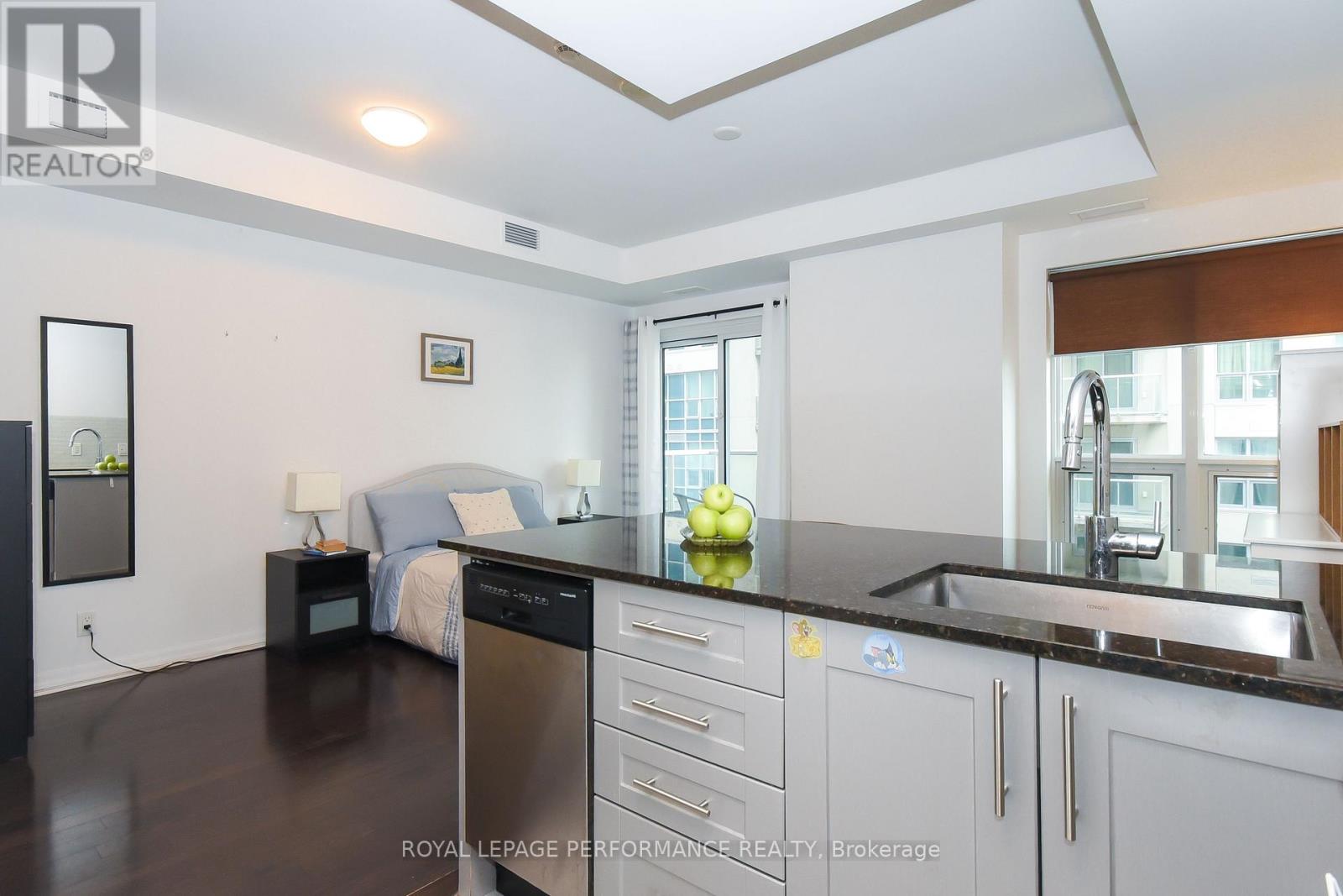 1808 - 242 Rideau Street