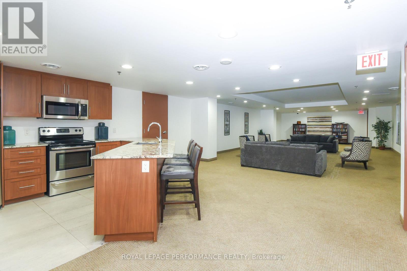 1808 - 242 Rideau Street