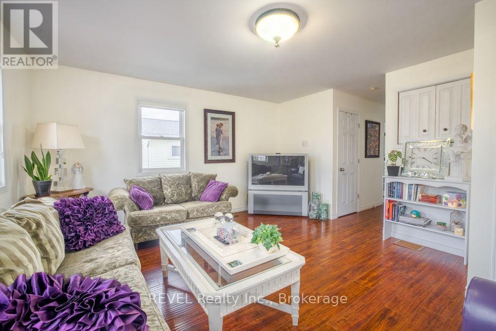 550 LAKESHORE ROAD - 21