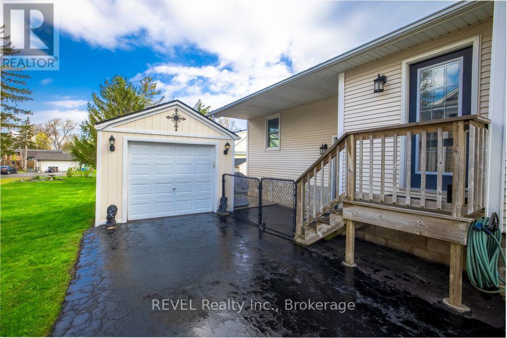 550 LAKESHORE ROAD - 34