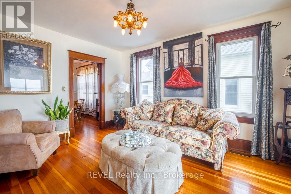 550 LAKESHORE ROAD - 7