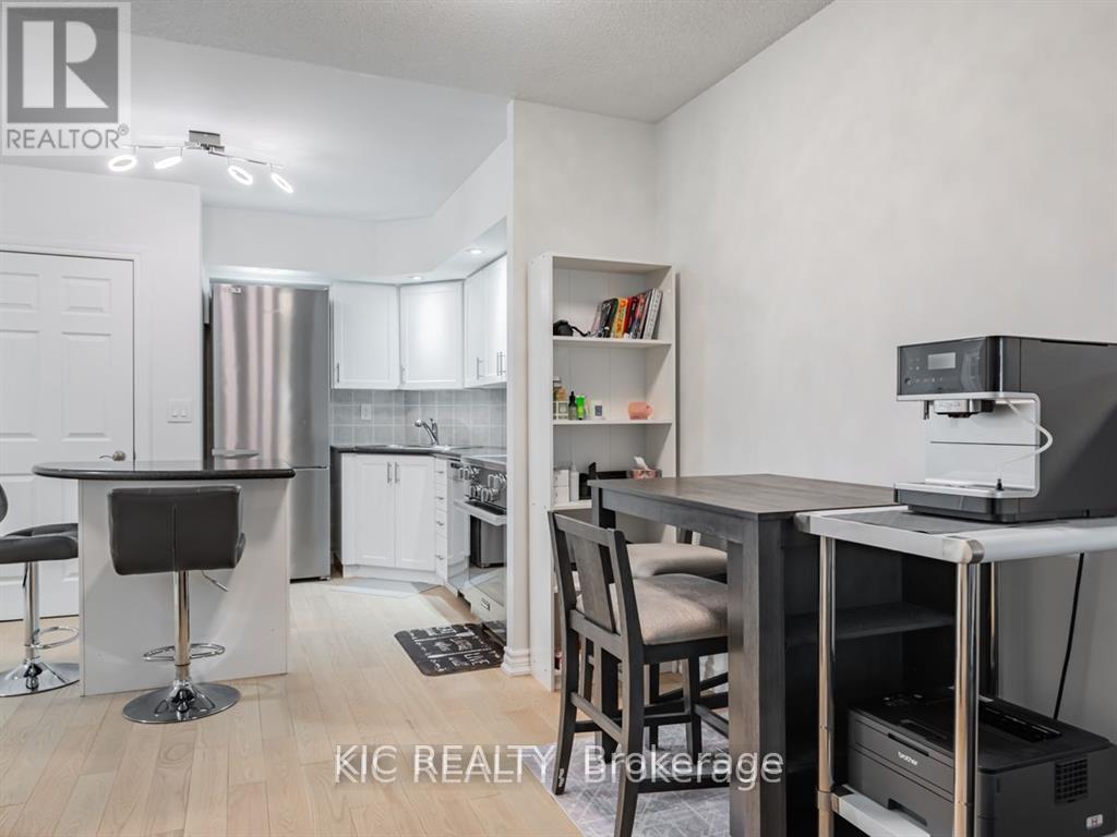 1727- 250 Wellington Street West, Toronto, ON photo 12