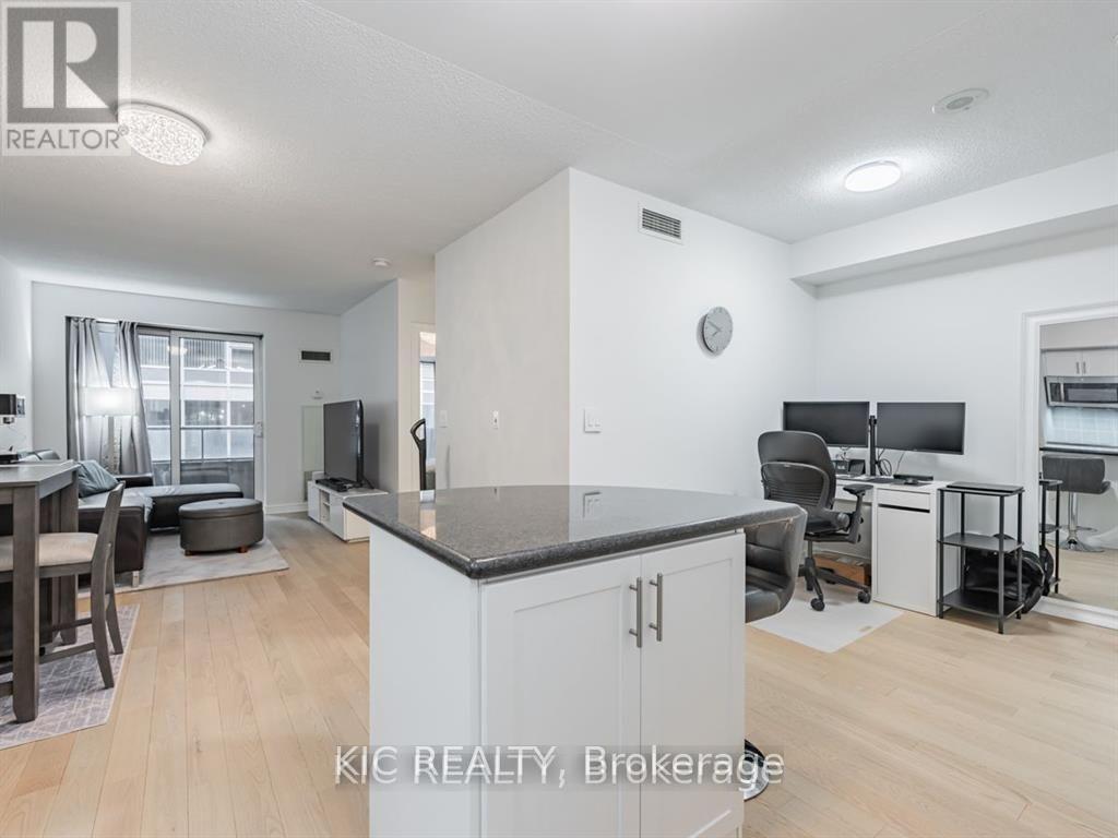 1727- 250 Wellington Street West, Toronto, ON photo 15