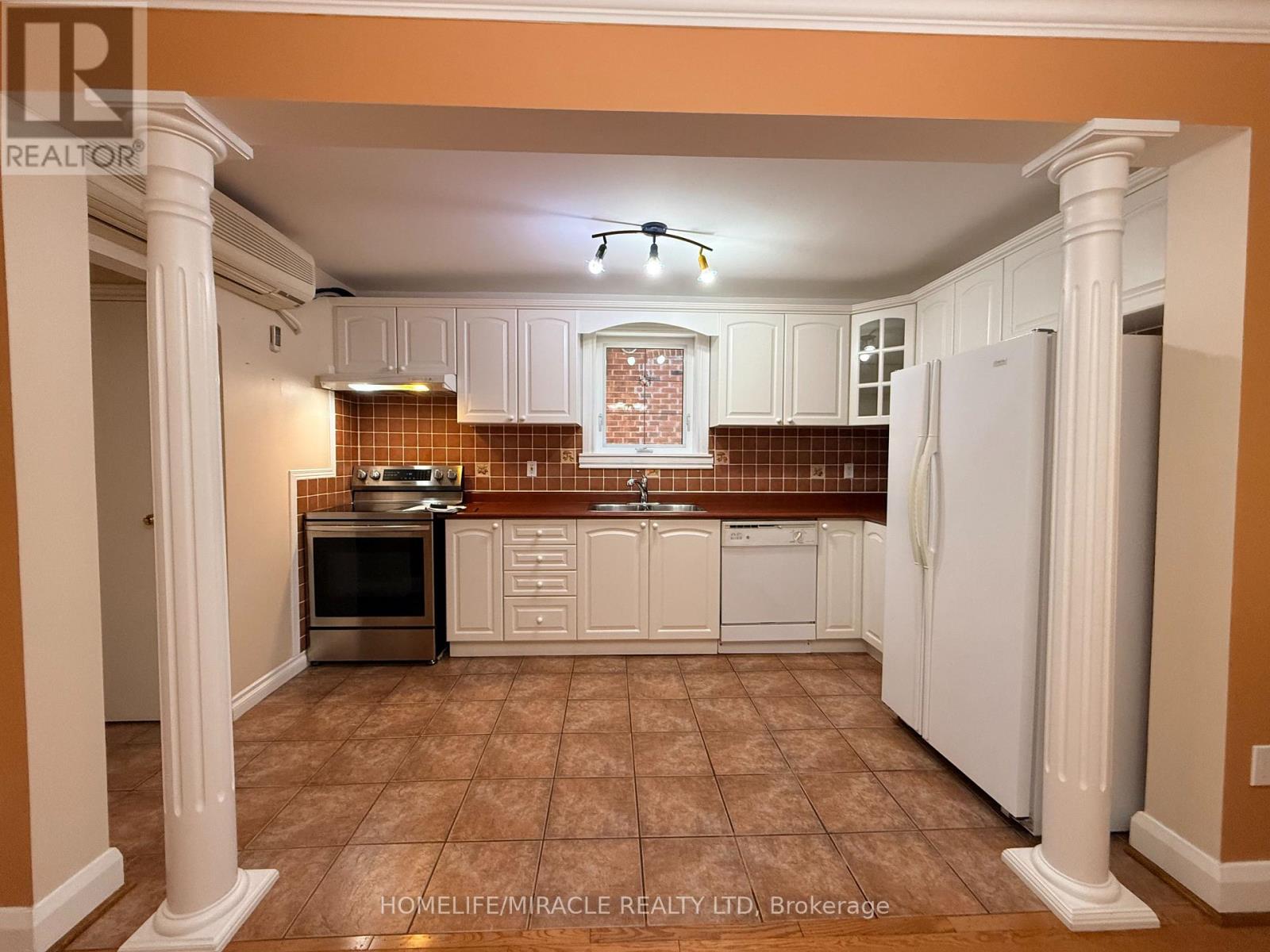 228 BROWNING AVENUE - 13