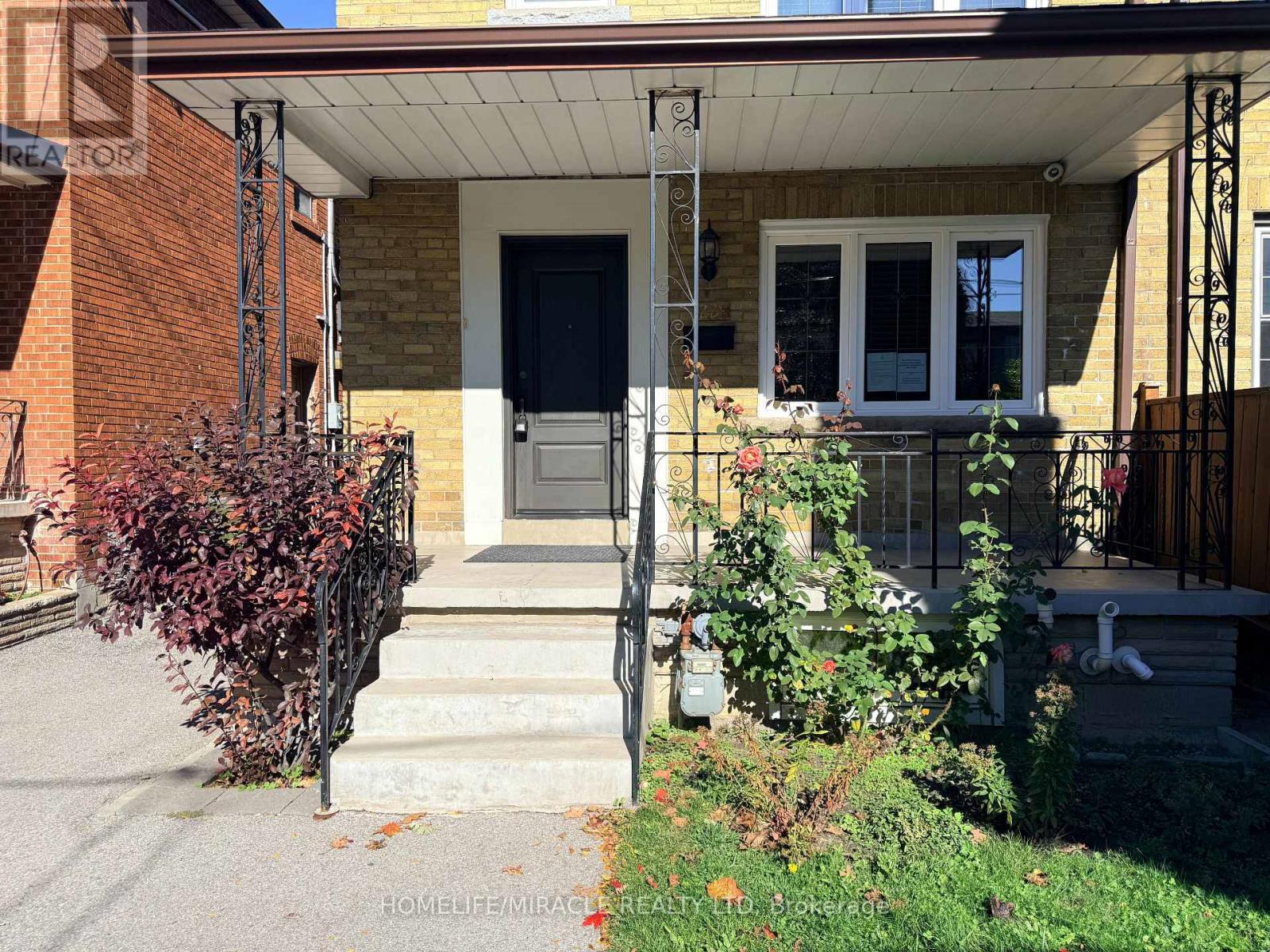 228 BROWNING AVENUE - 3