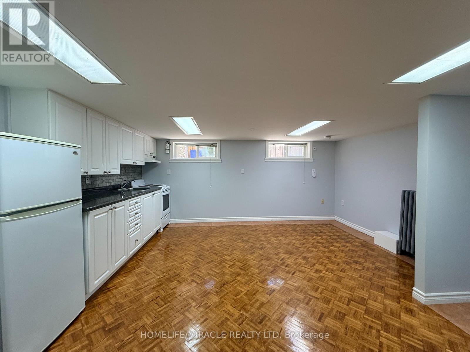 228 BROWNING AVENUE - 37