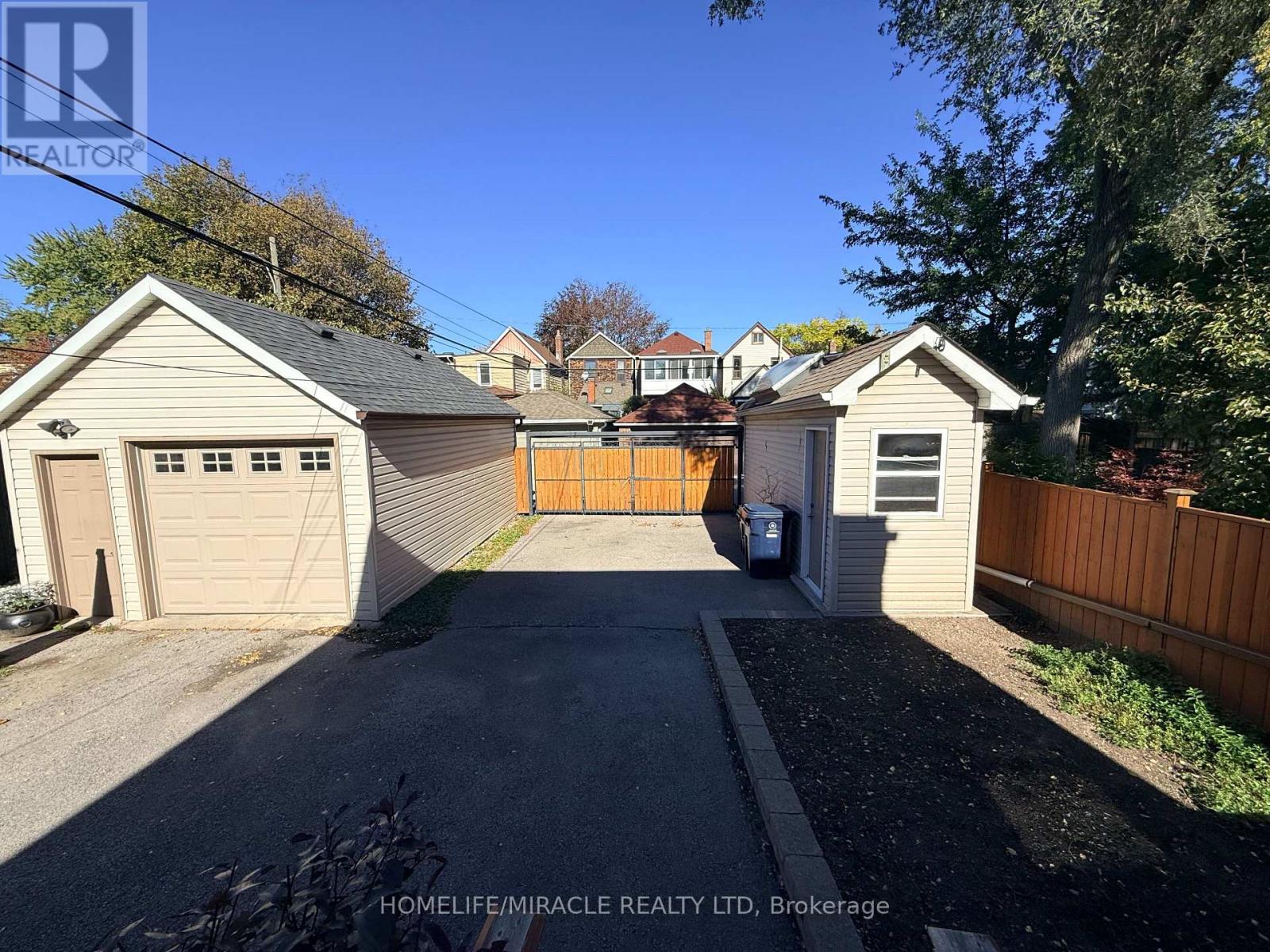 228 BROWNING AVENUE - 39