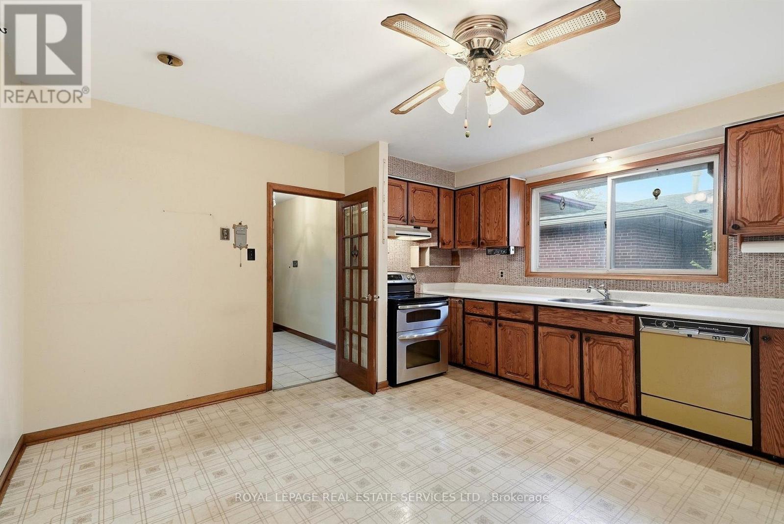 30 Vanguard Drive, Toronto, ON photo 14