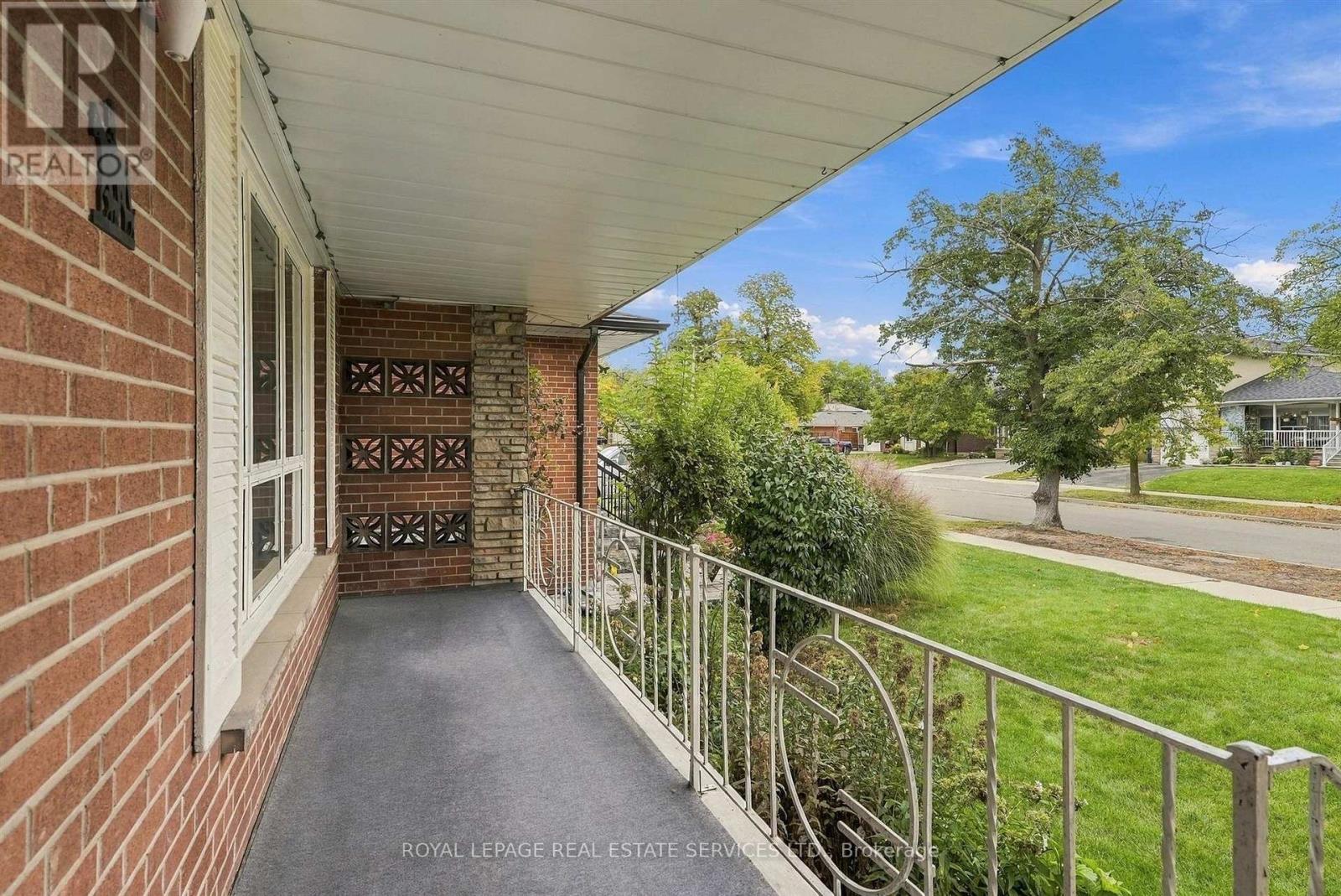 30 Vanguard Drive, Toronto, ON photo 3