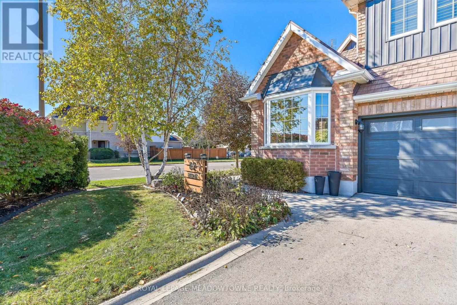 82 Eaton Street, Halton Hills, ON photo 3
