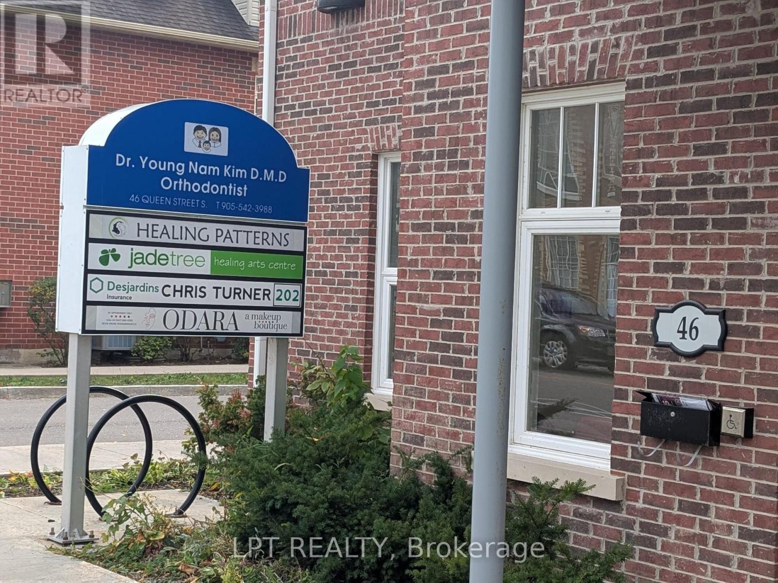 46 Queen Unit 302 photo 2