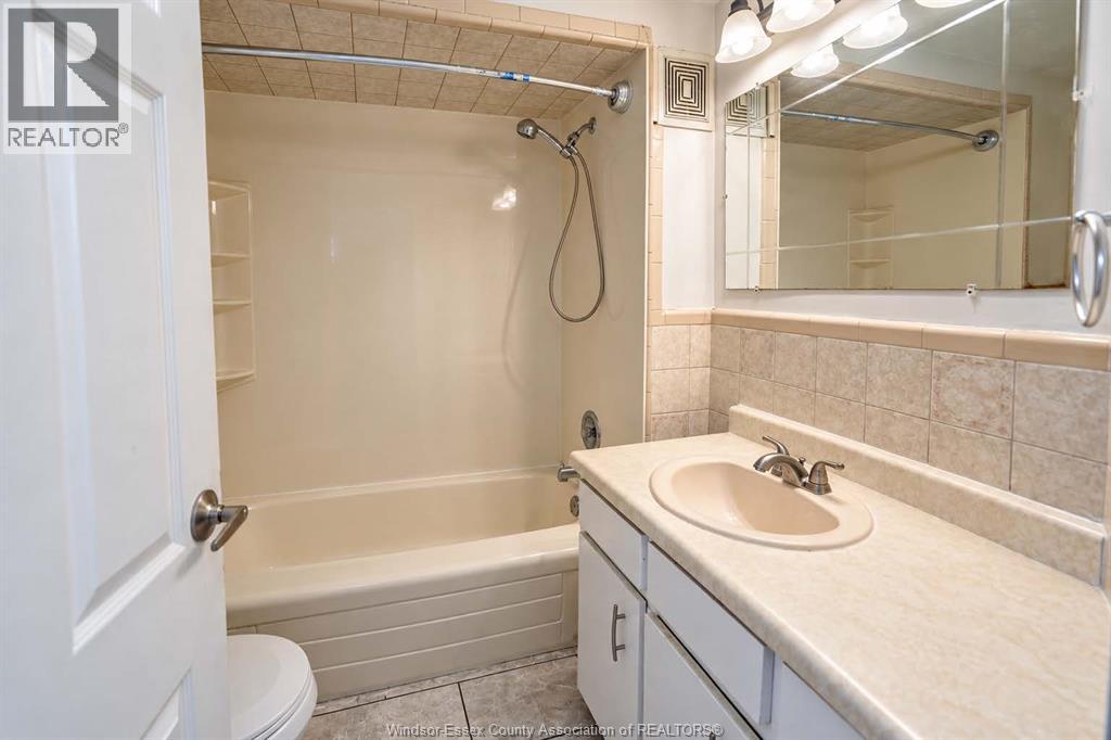 359 MCEWAN AVENUE, Windsor — photo 12