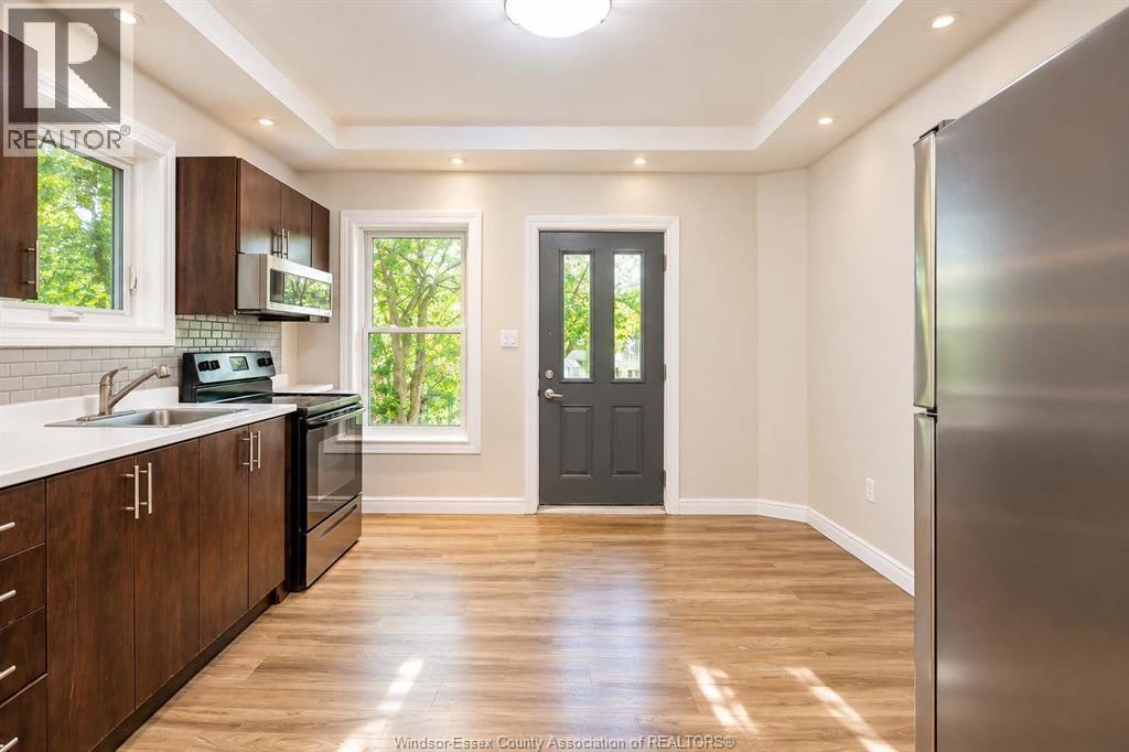 359 MCEWAN AVENUE, Windsor — photo 2
