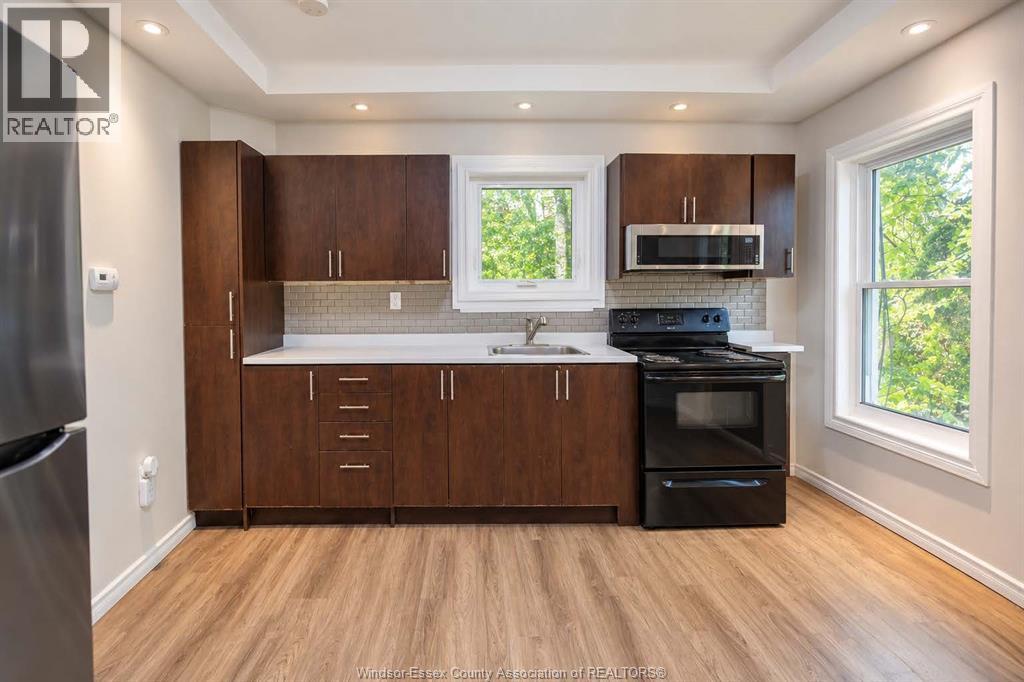359 MCEWAN AVENUE, Windsor — photo 3
