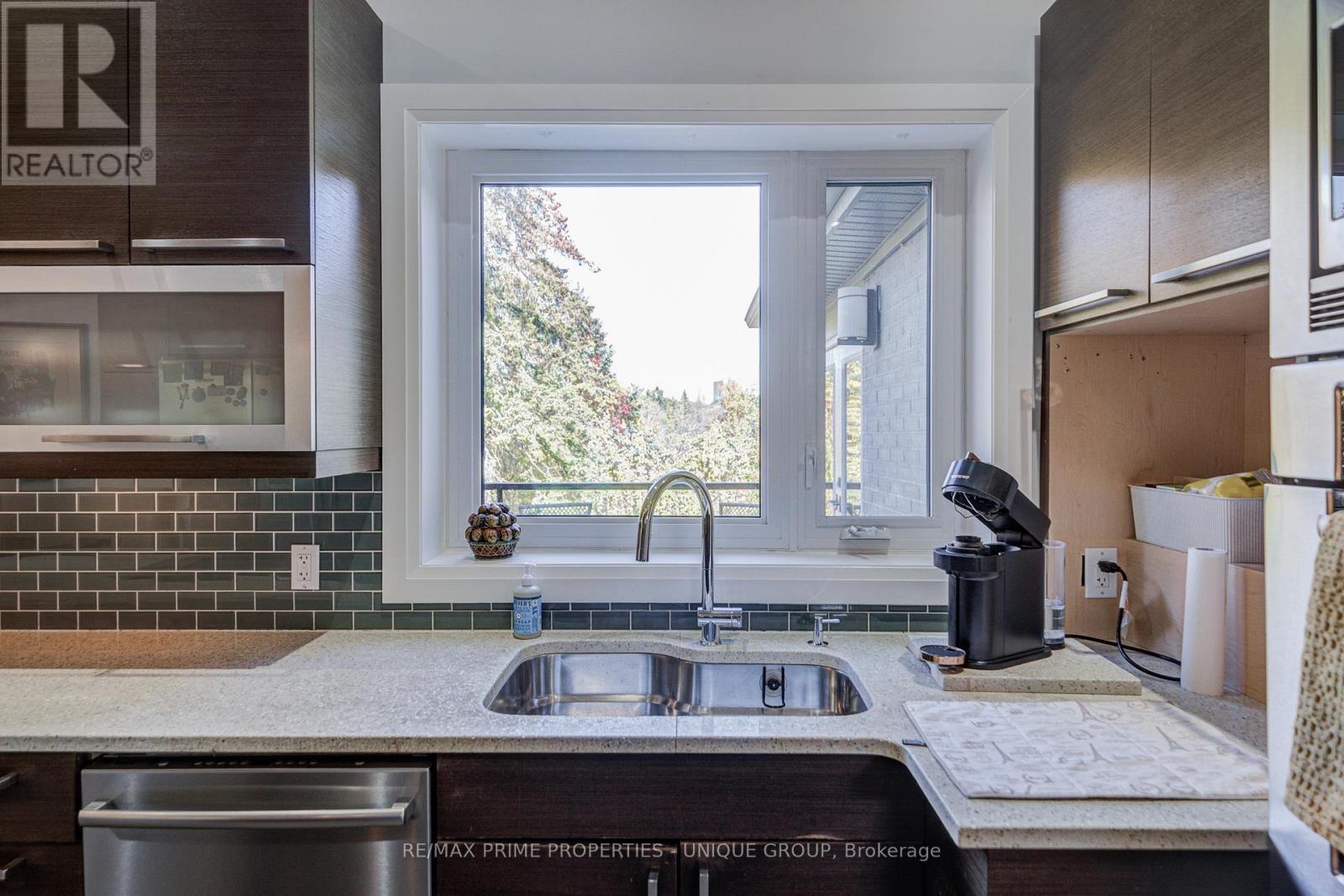 24 Cedarbank Crescent, Toronto, ON photo 17