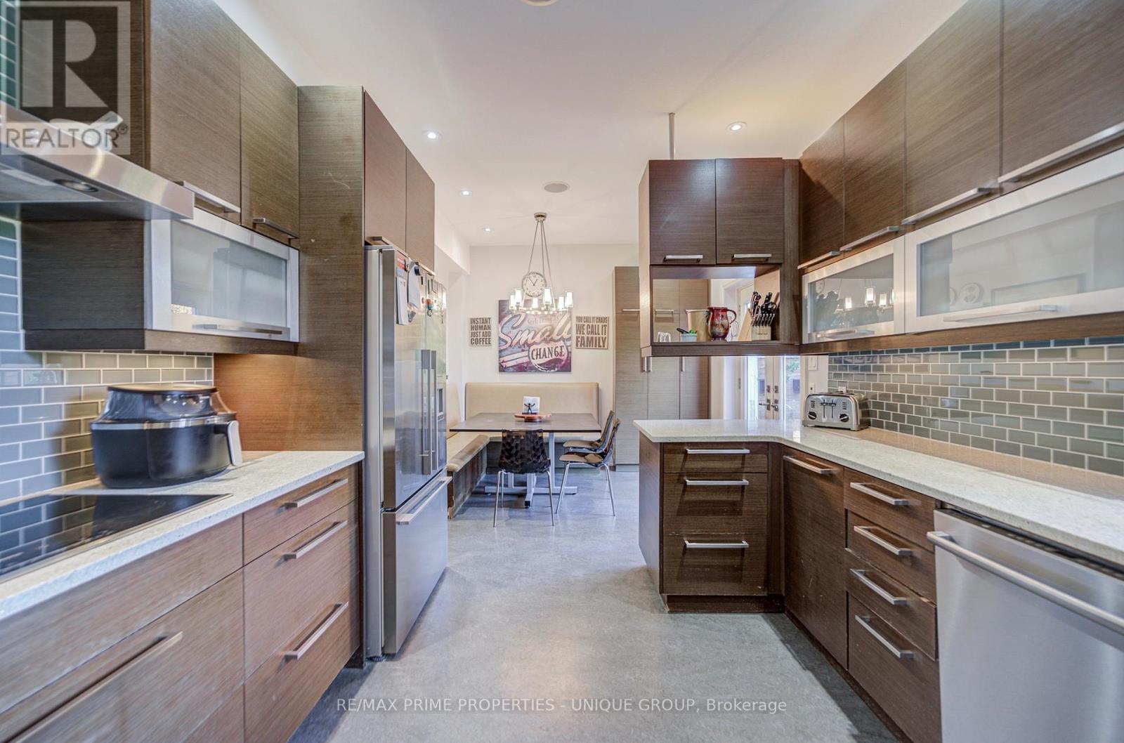 24 Cedarbank Crescent, Toronto, ON photo 18
