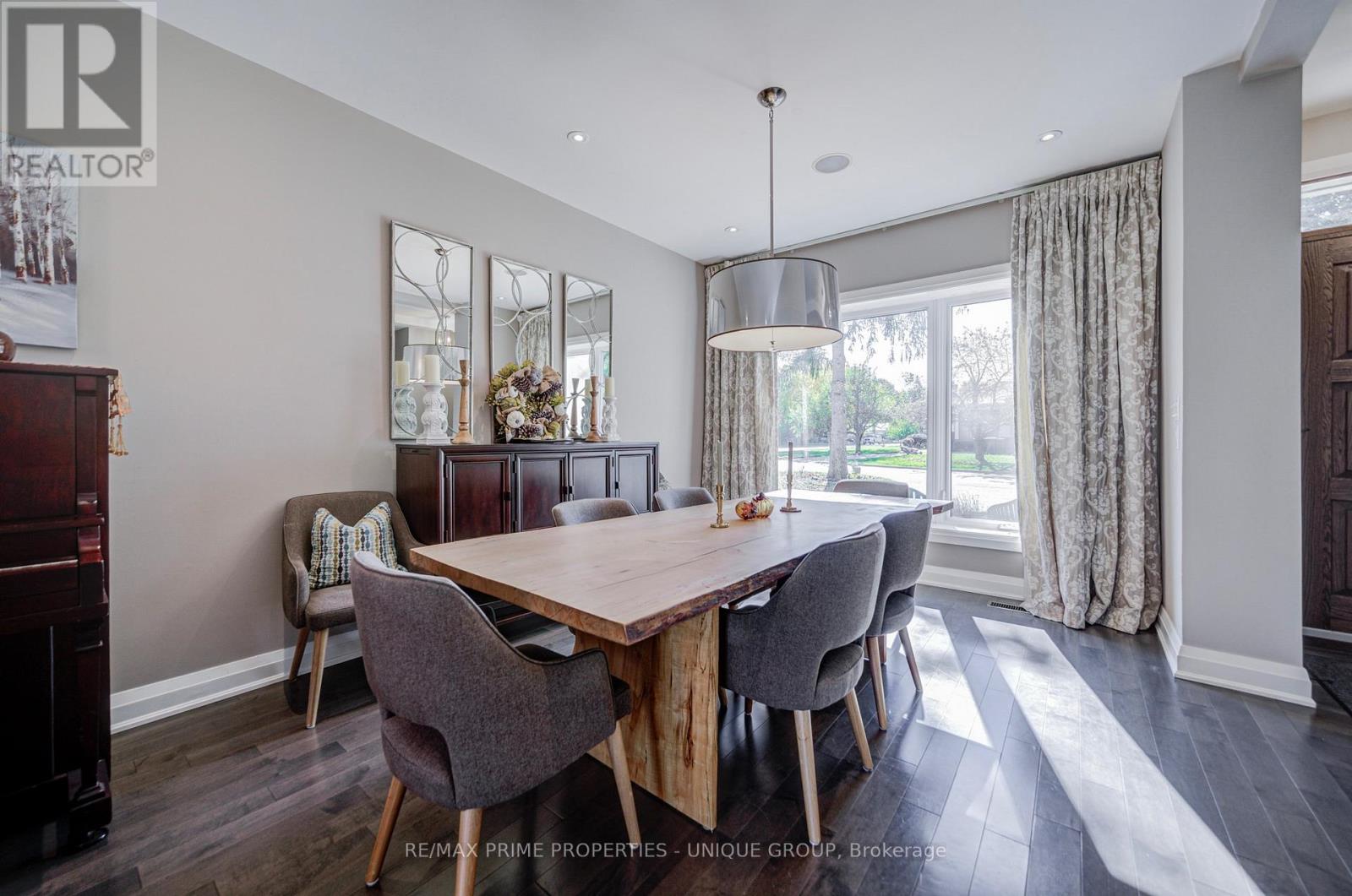 24 Cedarbank Crescent, Toronto, ON photo 3