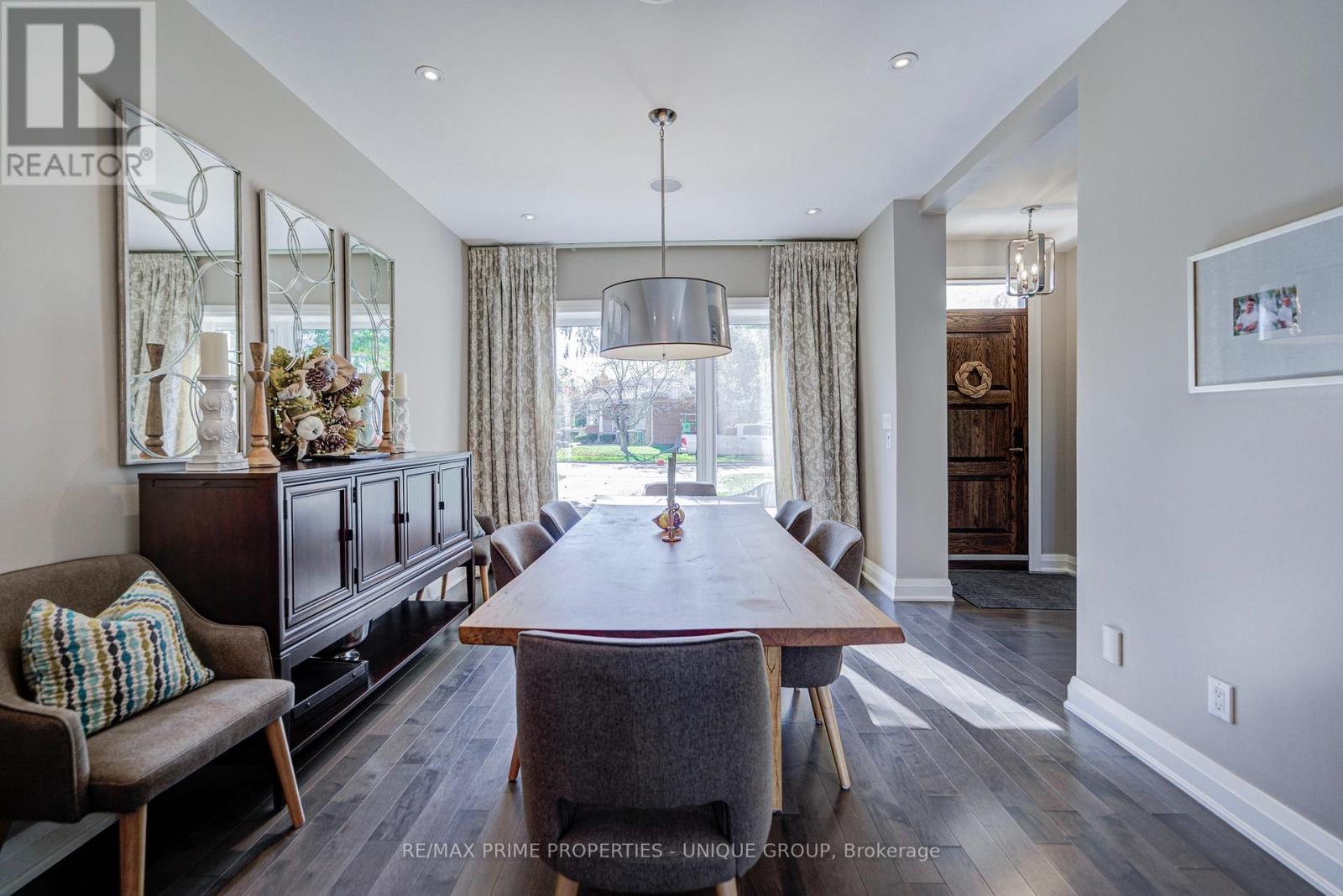 24 Cedarbank Crescent, Toronto, ON photo 4