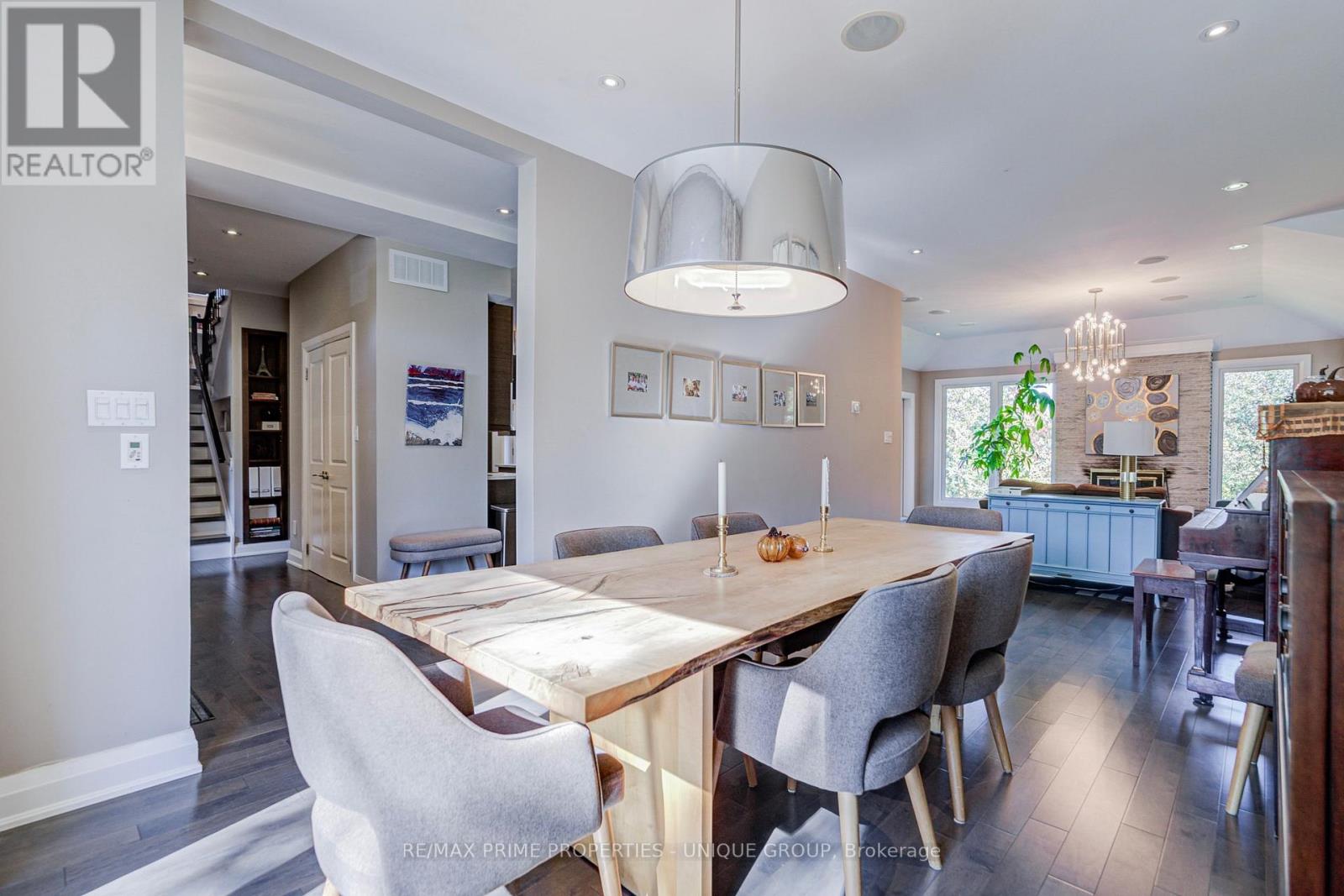 24 Cedarbank Crescent, Toronto, ON photo 6