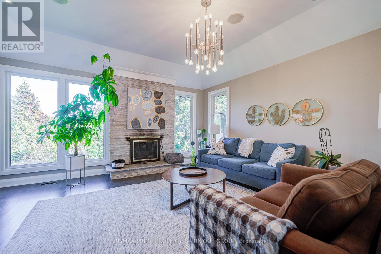 24 Cedarbank Crescent, Toronto, ON photo 7