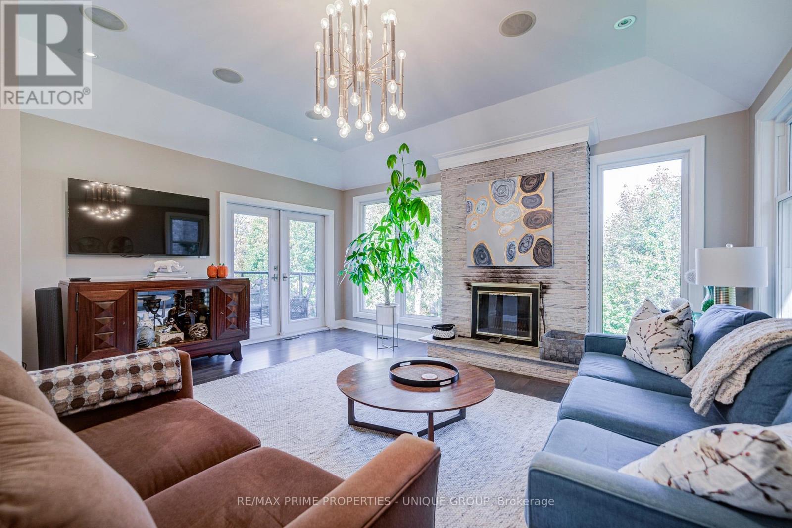 24 Cedarbank Crescent, Toronto, ON photo 8