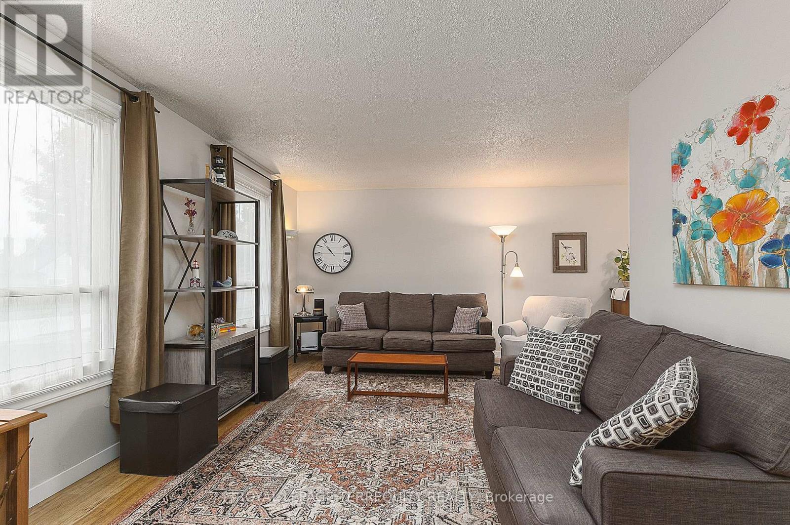 1 Wishbone Crescent, Ajax, ON photo 4