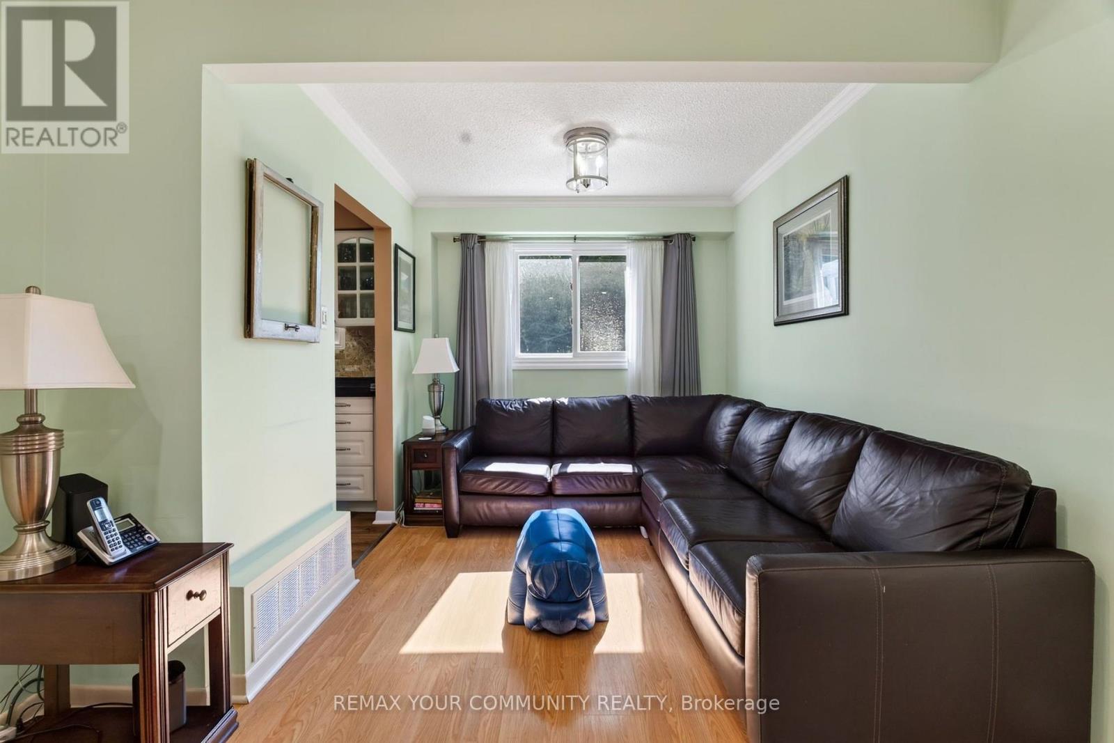 6 Stanbridge Court, Toronto, ON photo 4