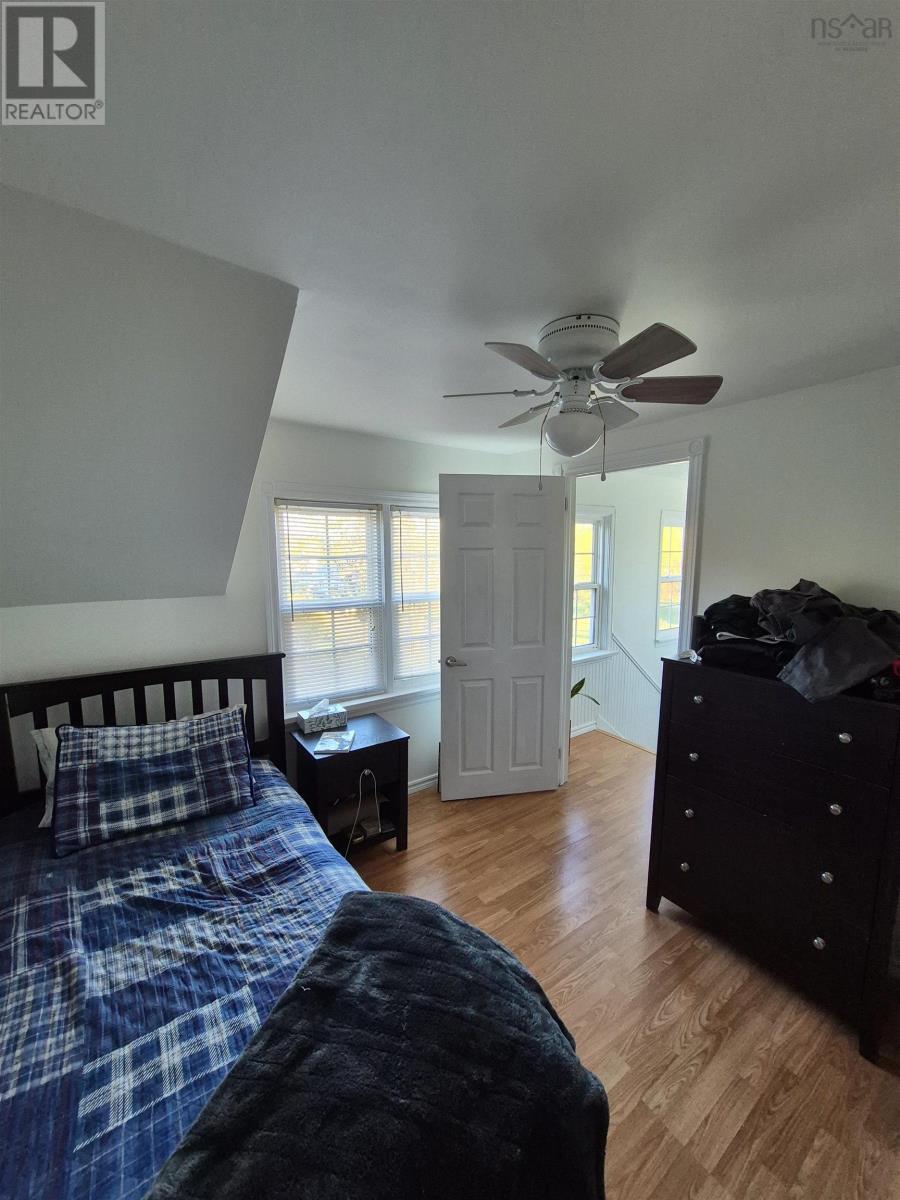 Photo 18 of 35